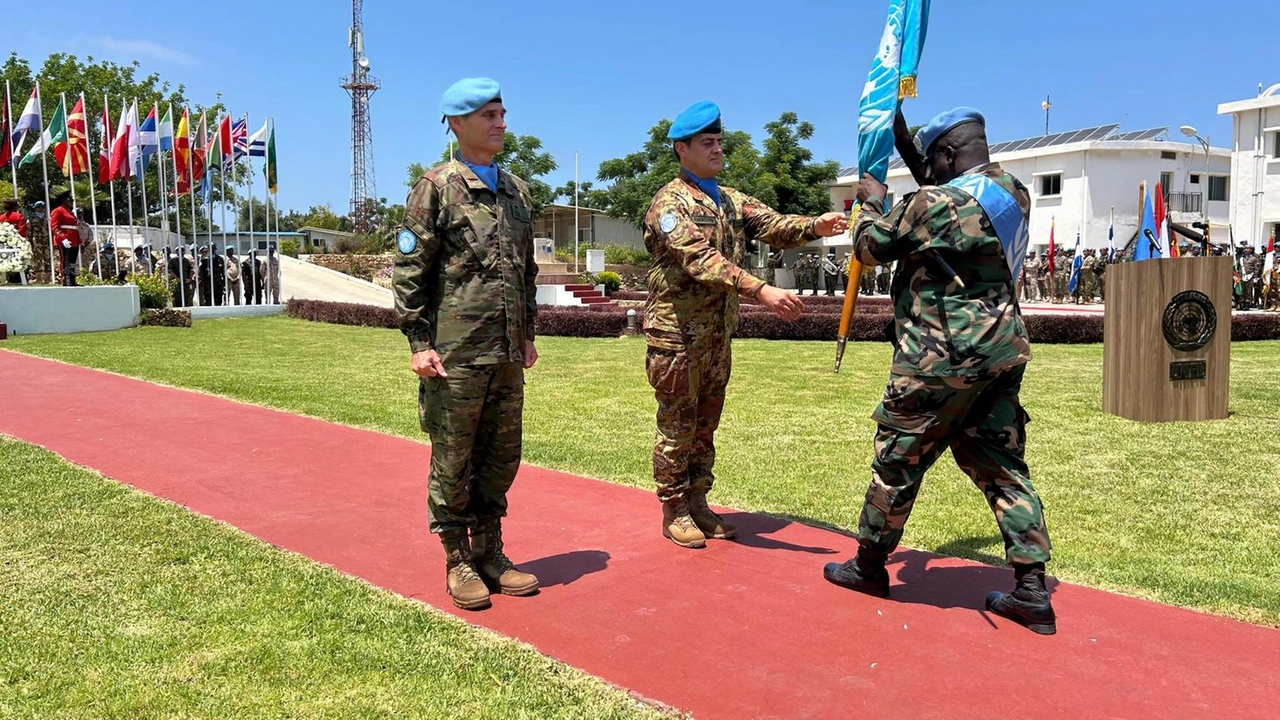 Il generale assume l'incarico, fiducia nell'Onu e caschi blu Il generale assume l'incarico, fiducia nell'Onu e caschi blu