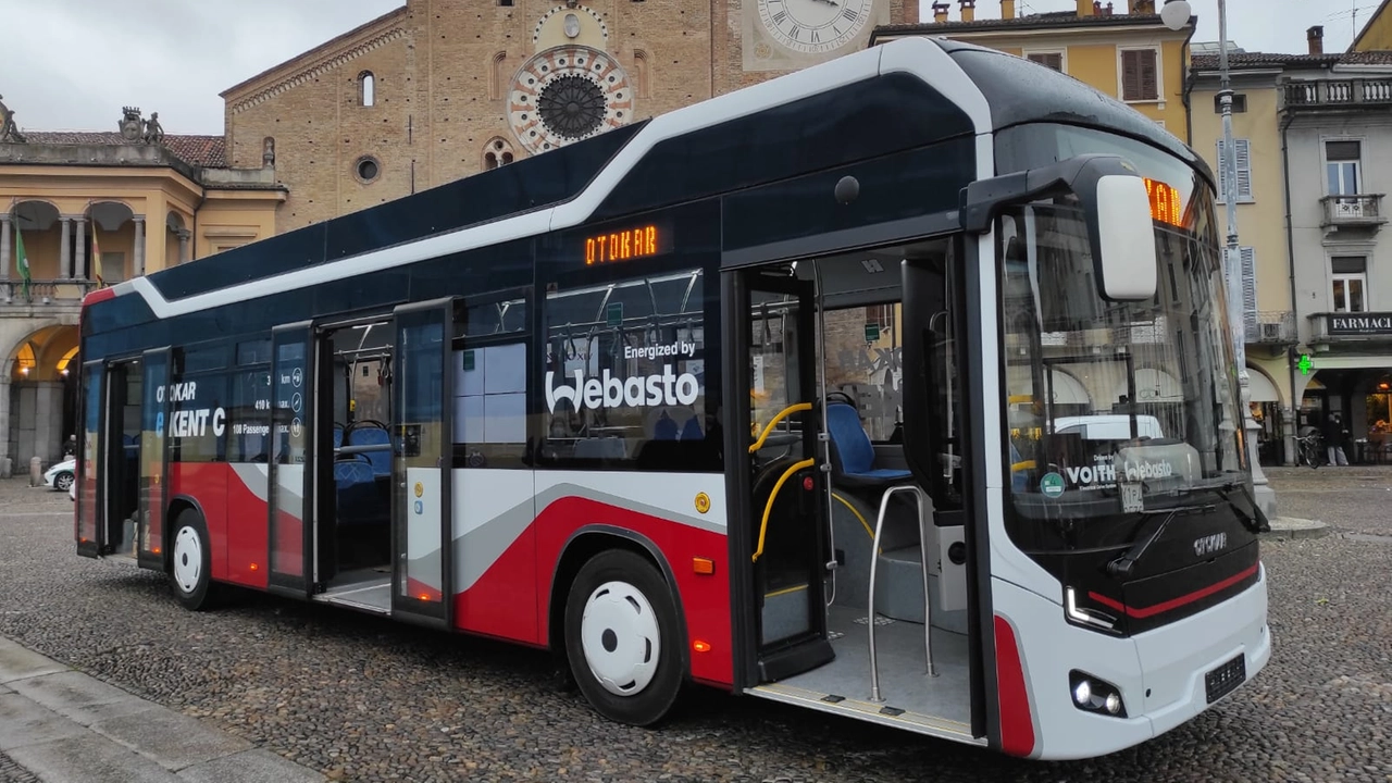 Un autobus nel centro di Lodi Un autobus nel centro di Lodi