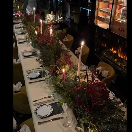 La tavola per i festeggiamenti di Sophie Codegoni (foto Instagram)
