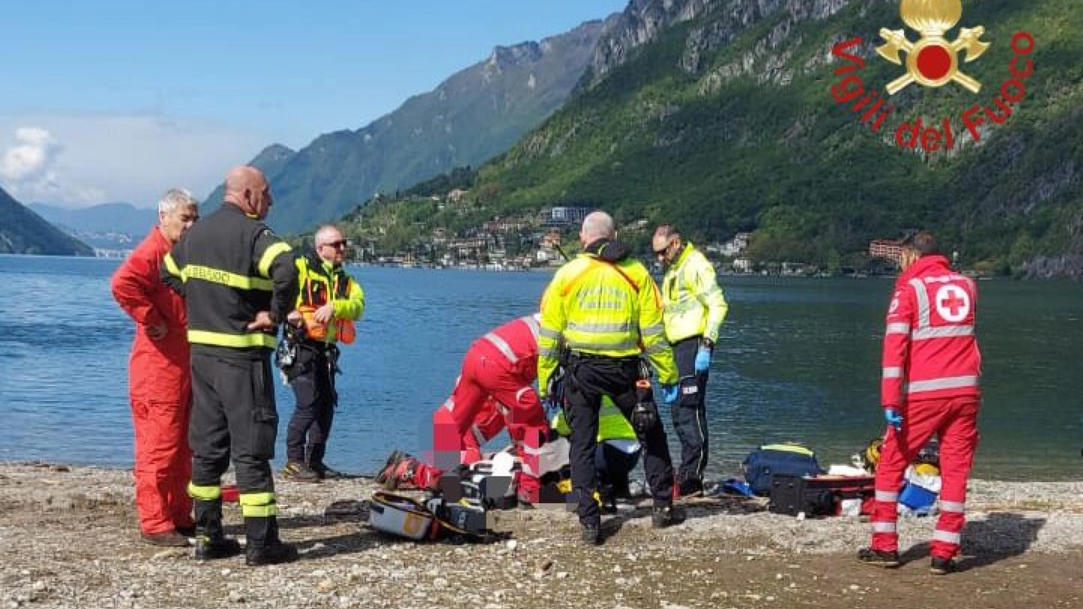 L’uomo è stato risucchiato dalla corrente e trascinato fino al vicino lago di Lugano. Recuperato in arresto cardiaco e in grave stato di ipotermia, è stato elitrasportato in ospedale
