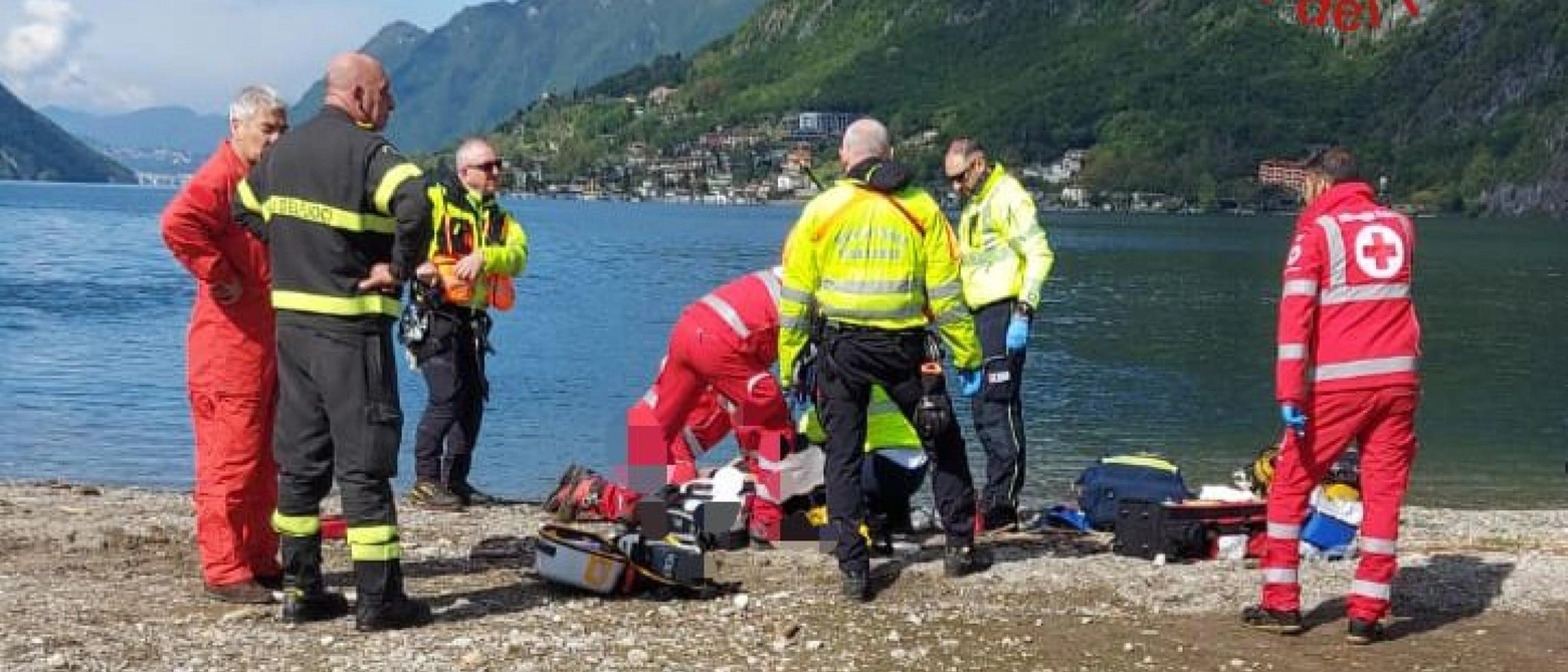L’uomo è stato risucchiato dalla corrente e trascinato fino al vicino lago di Lugano. Recuperato in arresto cardiaco e in grave stato di ipotermia, è stato elitrasportato in ospedale