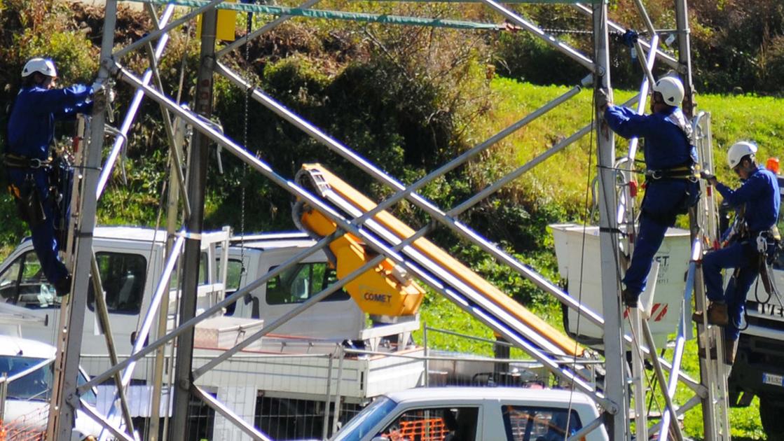 Sondrio, la battaglia dei tralicci: “Liberiamo il capoluogo” Sondrio, la battaglia dei tralicci: “Liberiamo il capoluogo”