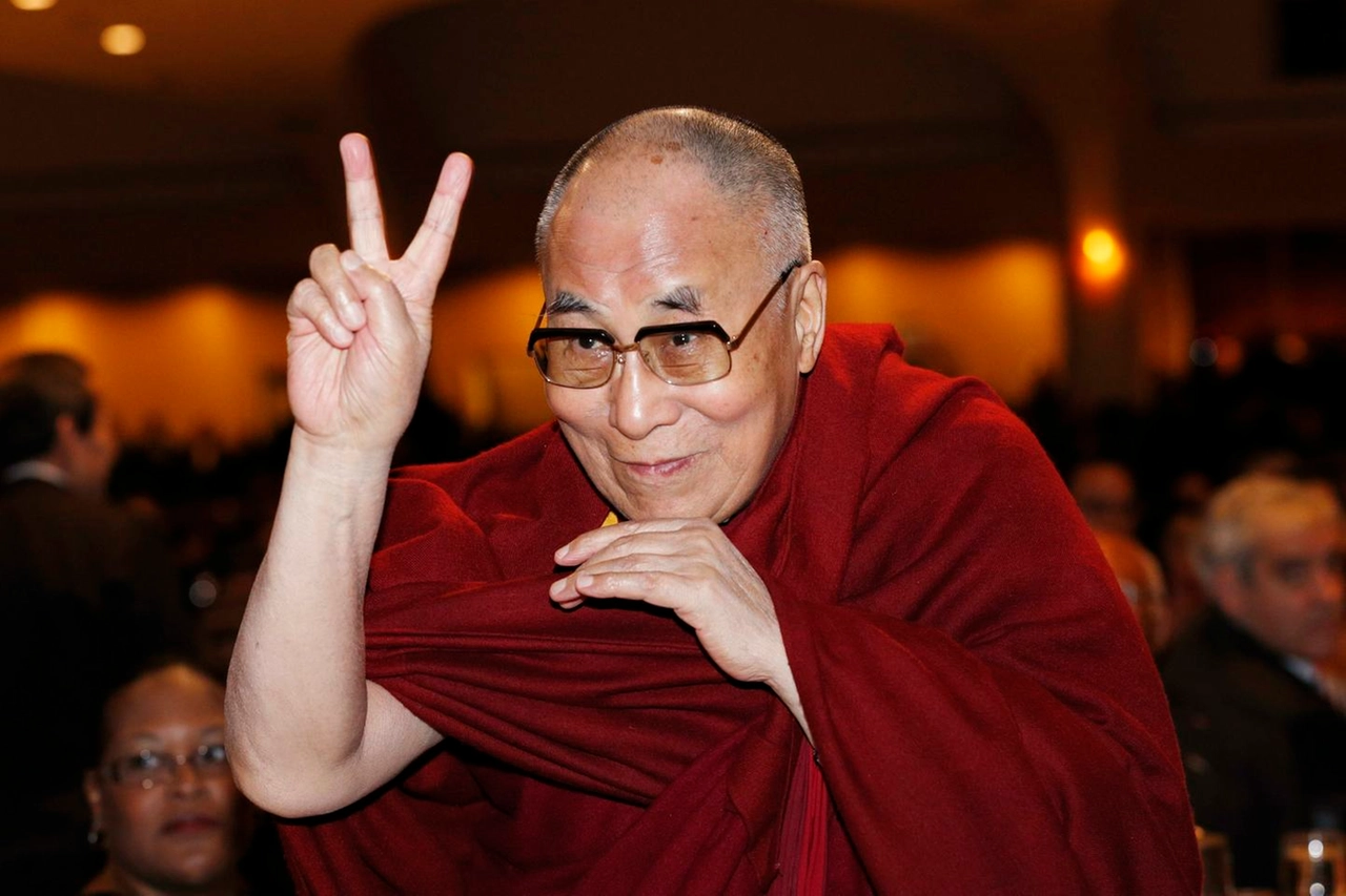 Il Dalai Lama al 'National Prayer Breakfast' di Washington alla presenza di Obama (REUTERS)