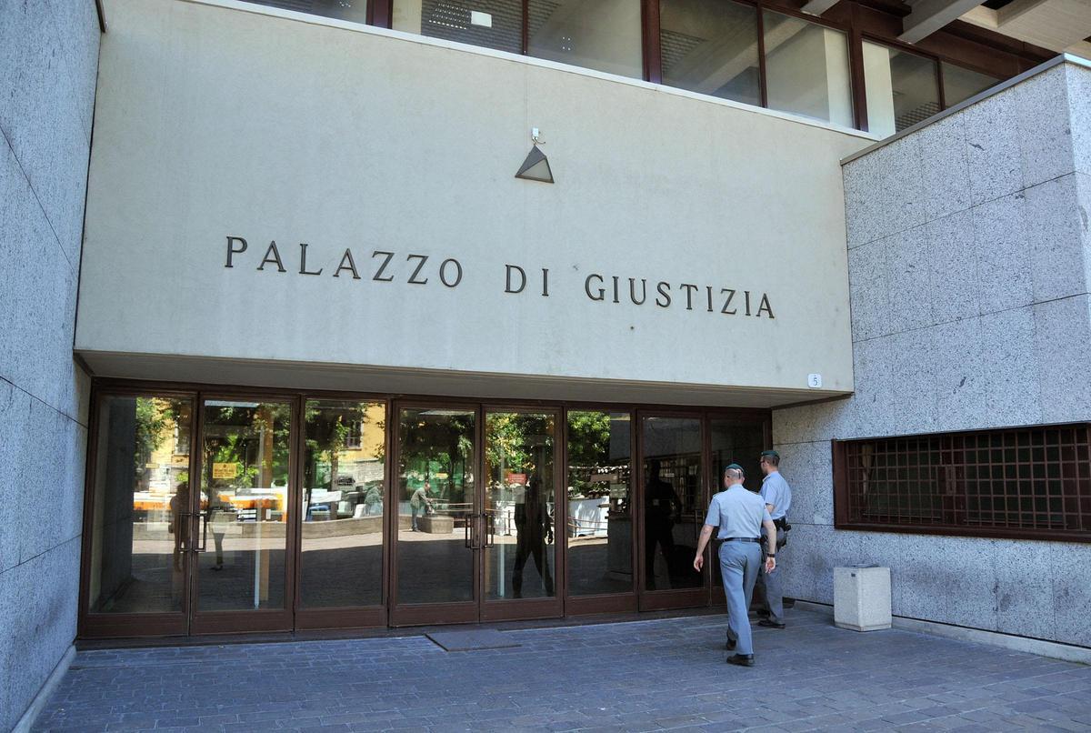 Accoltellò il fratello. Non fu tentato omicidio:: "Lesioni aggravate" Accoltellò il fratello. Non fu tentato omicidio:: "Lesioni aggravate"