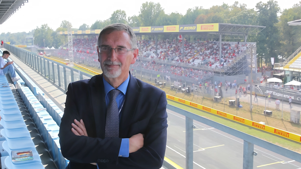 Il sindaco Paolo Pilotto presidente del consorzio Villa Reale e Parco al terzo piano della palazzina ospitalità dell’autodromo Il sindaco Paolo Pilotto presidente del consorzio Villa Reale e Parco al terzo piano della palazzina ospitalità dell’autodromo