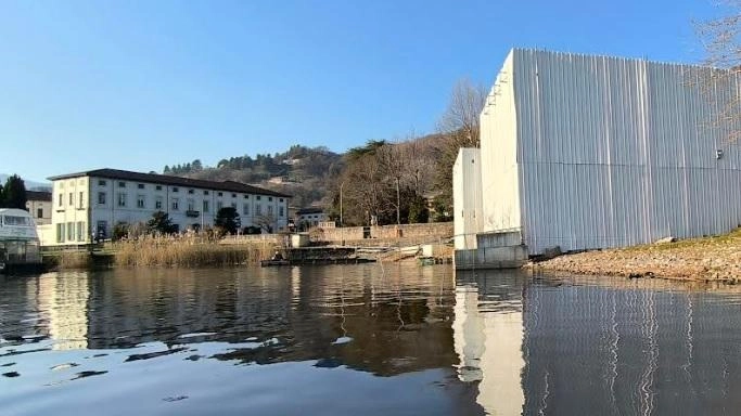Un’area aperta al pubblico sulla riva del lago di Pusiano, dove un tempo c’era l’antica Casa dei pescatori del...