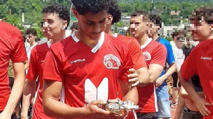 Amine annegato nel Verbano: “Vedeva nella maturità un traguardo. Sui banchi e in campo metteva grinta e voglia”. Raccolta fondi per il rimpatrio Amine annegato nel Verbano: “Vedeva nella maturità un traguardo. Sui banchi e in campo metteva grinta e voglia”. Raccolta fondi per il rimpatrio