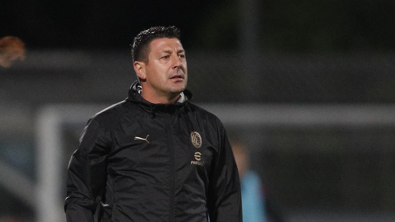 Il Milan Futuro cade in casa contro il Pineto con un deludente 0-2, pagando l'inesperienza. Bonera e i giovani rossoneri cercano punti cruciali per risalire la classifica. Il Milan Futuro cade in casa contro il Pineto con un deludente 0-2, pagando l'inesperienza. Bonera e i giovani rossoneri cercano punti cruciali per risalire la classifica.