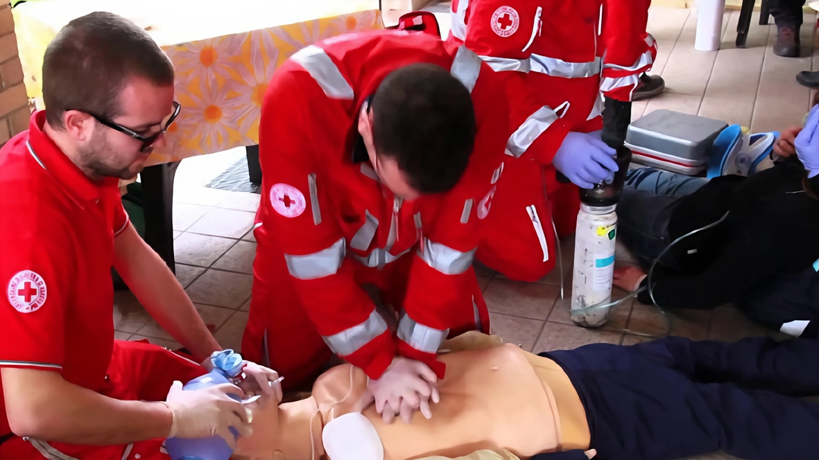 Una lezione di un corso tenuto dagli istruttori della Croce Rossa: per i prossimi mesi la sezione cittadina non potrà più organizzarne Una lezione di un corso tenuto dagli istruttori della Croce Rossa: per i prossimi mesi la sezione cittadina non potrà più organizzarne
