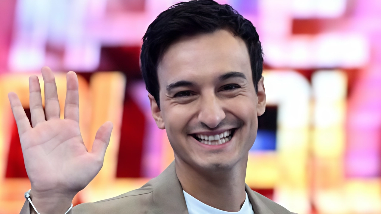 L'attore Andrea Dianetti porta in scena al Teatro Martinitt di Milano il suo spettacolo "Non ci pensare", un monologo comico per affrontare l'ansia con ironia e condivisione. Un'occasione per sorridere e esorcizzare le paure quotidiane. L'attore Andrea Dianetti porta in scena al Teatro Martinitt di Milano il suo spettacolo "Non ci pensare", un monologo comico per affrontare l'ansia con ironia e condivisione. Un'occasione per sorridere e esorcizzare le paure quotidiane.