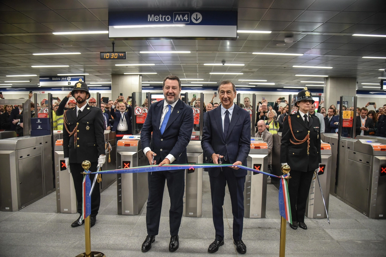 Il fatidico taglio del nastro col ministro Salvini e il sindaco Sala