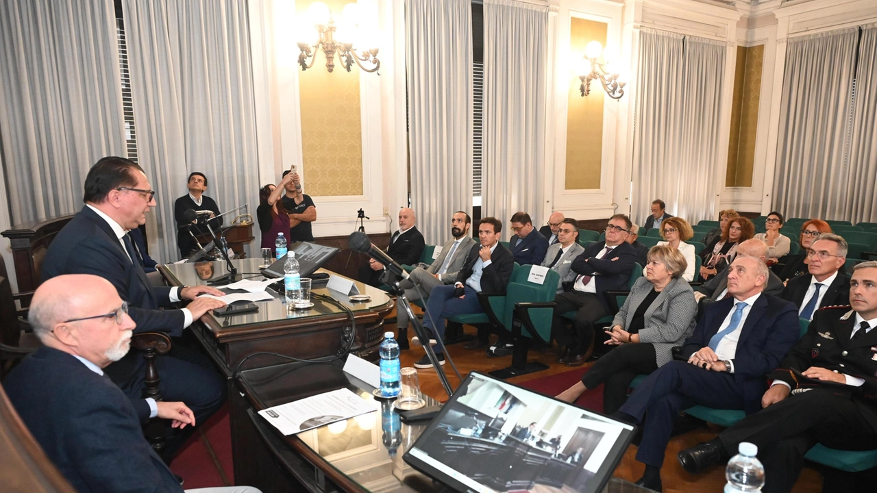 L’ex ministro Tremonti ospite dell’evento promosso dalla Camera di Commercio "Il Pil sul territorio può vantare luci di straordinaria intensità". L’ex ministro Tremonti ospite dell’evento promosso dalla Camera di Commercio "Il Pil sul territorio può vantare luci di straordinaria intensità".