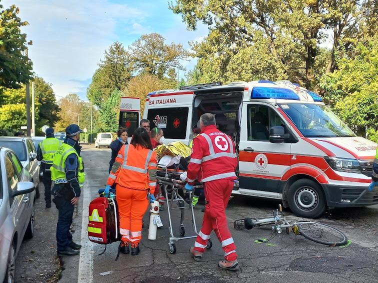 un tonfo e ho visto marco a terra la tragedia del ciclista travolto e ucciso da un suv a romanengo