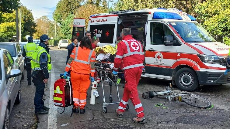 Sul posto diversi mezzi di soccorso (foto di repertorio) Sul posto diversi mezzi di soccorso (foto di repertorio)