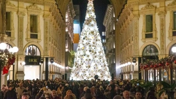 La Galleria, star dei monumenti milanesi: centomila visitatori al giorno e 80 milioni di euro l’anno al Comune dagli affitti
