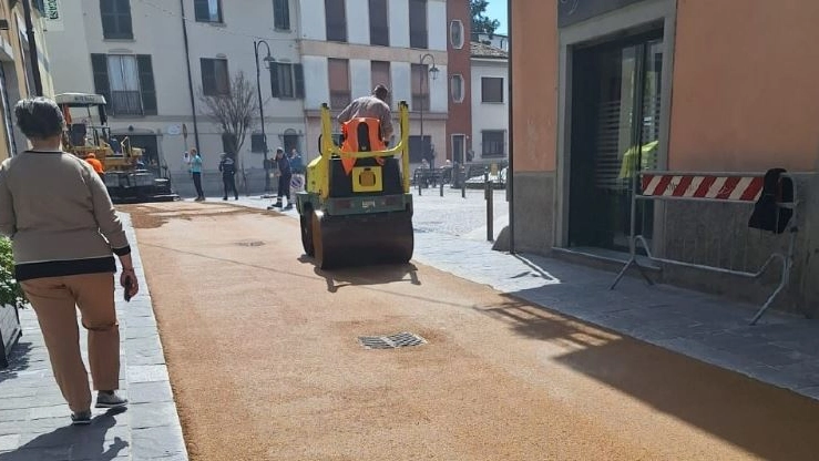 I lavori di rifacimento di via Caimi hanno alzato un polverone: l’ente di tutela ha bloccato i lavori I lavori di rifacimento di via Caimi hanno alzato un polverone: l’ente di tutela ha bloccato i lavori