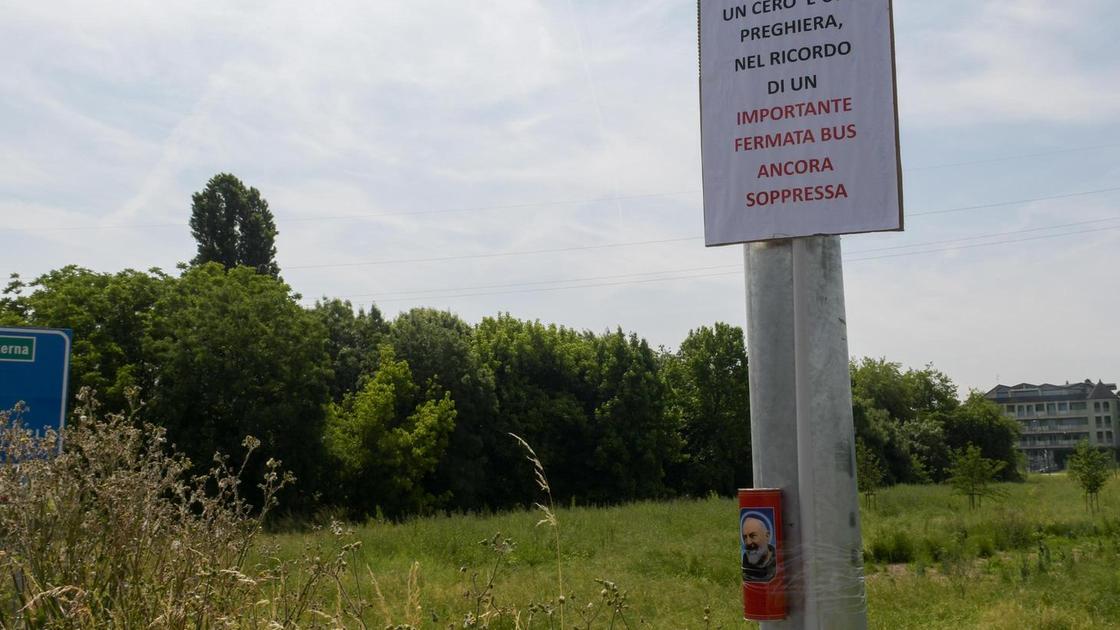 Paullese, cantieri lumaca. Fermate degli autobus mai entrate in servizio: "Accendiamo un cero" Paullese, cantieri lumaca. Fermate degli autobus mai entrate in servizio: "Accendiamo un cero"