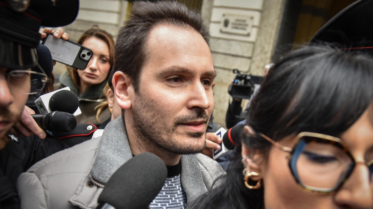 Da sinistra Andrea Sempio Alberto Stasi nell’intervista televisiva e Chiara Poggi uccisa a 26 anni Sopra, i genitori nell’estate 2007