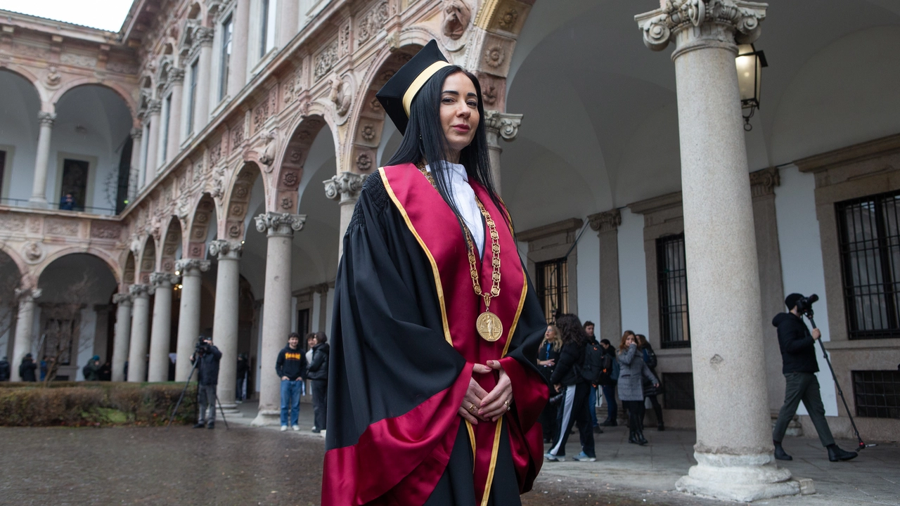 Il simbolo. La rettrice Marina Brambilla inaugura l’anno con toga e tocco ma senza ermellino: “Tradizione, innovazione e rispetto: evito le pellicce” Il simbolo. La rettrice Marina Brambilla inaugura l’anno con toga e tocco ma senza ermellino: “Tradizione, innovazione e rispetto: evito le pellicce”