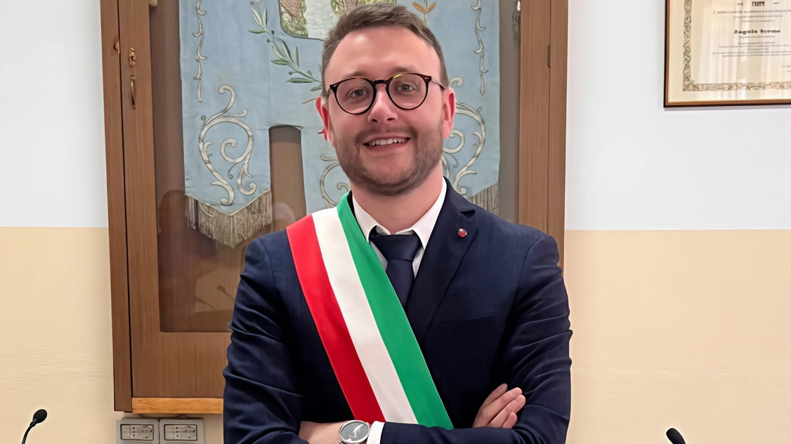 ristian Zanelli, diventato assessore alla sicurezza a 19 anni nel Comune di Angolo Terme, in Val Camonica, nel giugno 2024 è stato eletto primo cittadino all’età di 25 anni, il più giovane in provincia di Brescia ristian Zanelli, diventato assessore alla sicurezza a 19 anni nel Comune di Angolo Terme, in Val Camonica, nel giugno 2024 è stato eletto primo cittadino all’età di 25 anni, il più giovane in provincia di Brescia