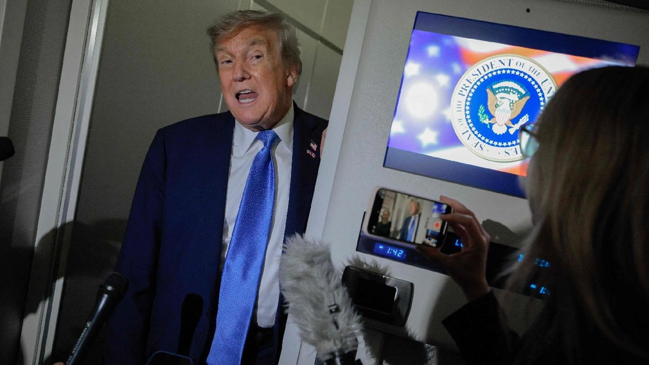 Trump valuta attacco Usa ai siti nucleari dell’Iran. Telefonata con Netanyahu. Teheran annuncia attacco ‘punitivo’ su Israele: “Evacuate i civili”