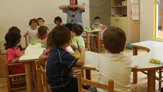 A Brescia cresce la richiesta di servizi per la prima infanzia, superando l'offerta disponibile a causa della ripresa del mercato del lavoro. L'obiettivo del 33% di posti negli asili nido è superato, puntando al 45% entro il 2030. Le famiglie beneficiano di sostegno economico come il bonus nidi dell'Inps e la misura regionale Nidi Gratis. A Brescia cresce la richiesta di servizi per la prima infanzia, superando l'offerta disponibile a causa della ripresa del mercato del lavoro. L'obiettivo del 33% di posti negli asili nido è superato, puntando al 45% entro il 2030. Le famiglie beneficiano di sostegno economico come il bonus nidi dell'Inps e la misura regionale Nidi Gratis.
