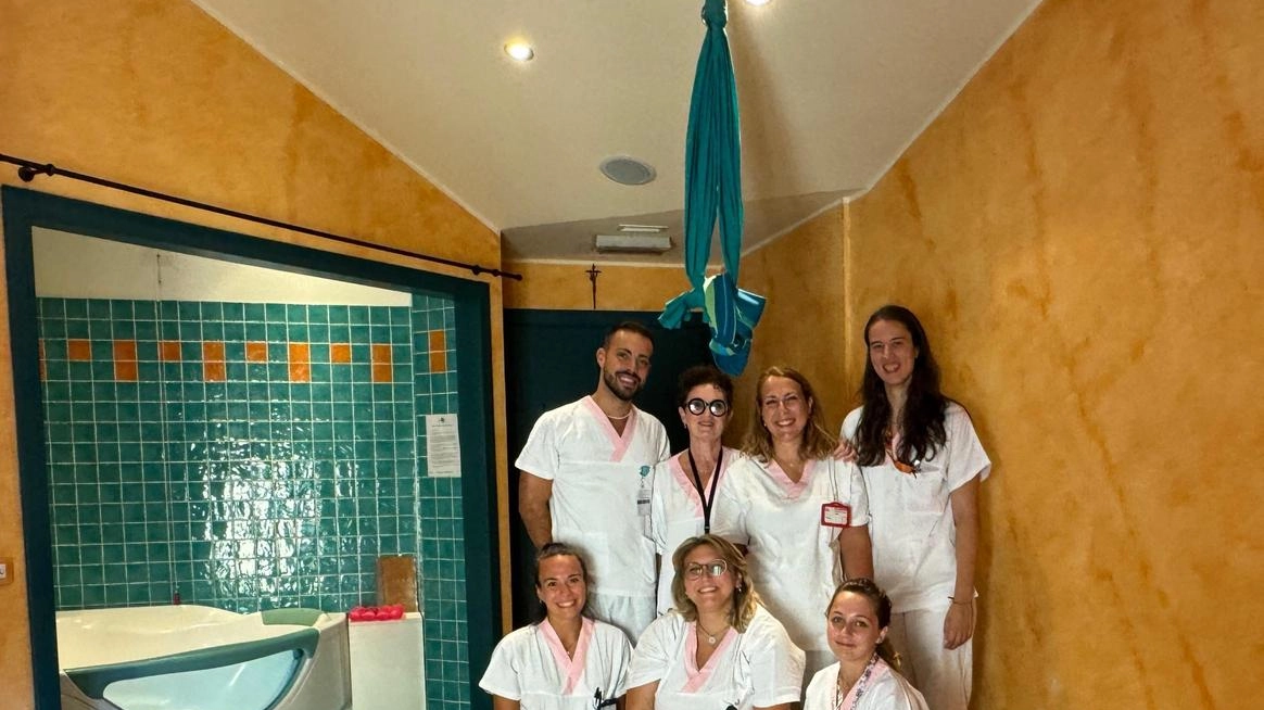 La Stanza della Cicogna a Cittiglio ha accolto 1700 nati dal 2002. Offre un ambiente accogliente per un parto naturale e de-medicalizzato, con la possibilità del parto in acqua. I perinei integri sono il 43% e l'episiotomia è stata eseguita solo in 23 casi. La Stanza della Cicogna a Cittiglio ha accolto 1700 nati dal 2002. Offre un ambiente accogliente per un parto naturale e de-medicalizzato, con la possibilità del parto in acqua. I perinei integri sono il 43% e l'episiotomia è stata eseguita solo in 23 casi.