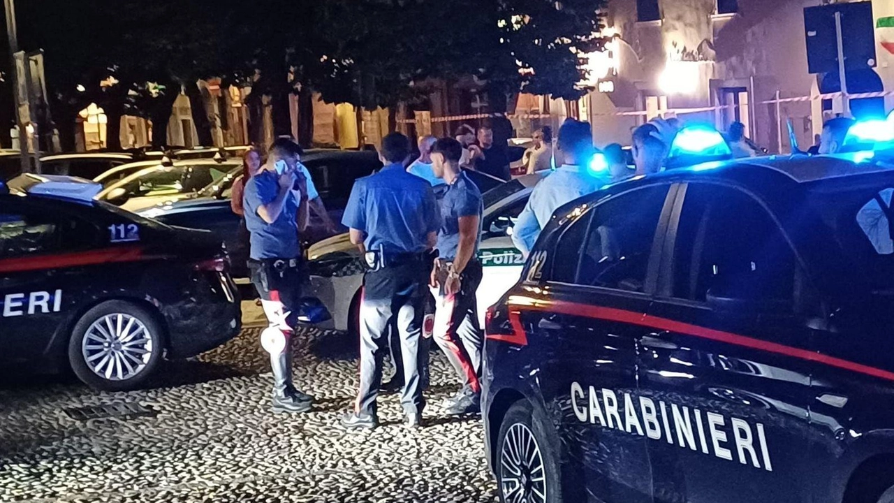 Immediato l’intervento dei carabinieri che hanno denunciato quattro giovanissimi Immediato l’intervento dei carabinieri che hanno denunciato quattro giovanissimi