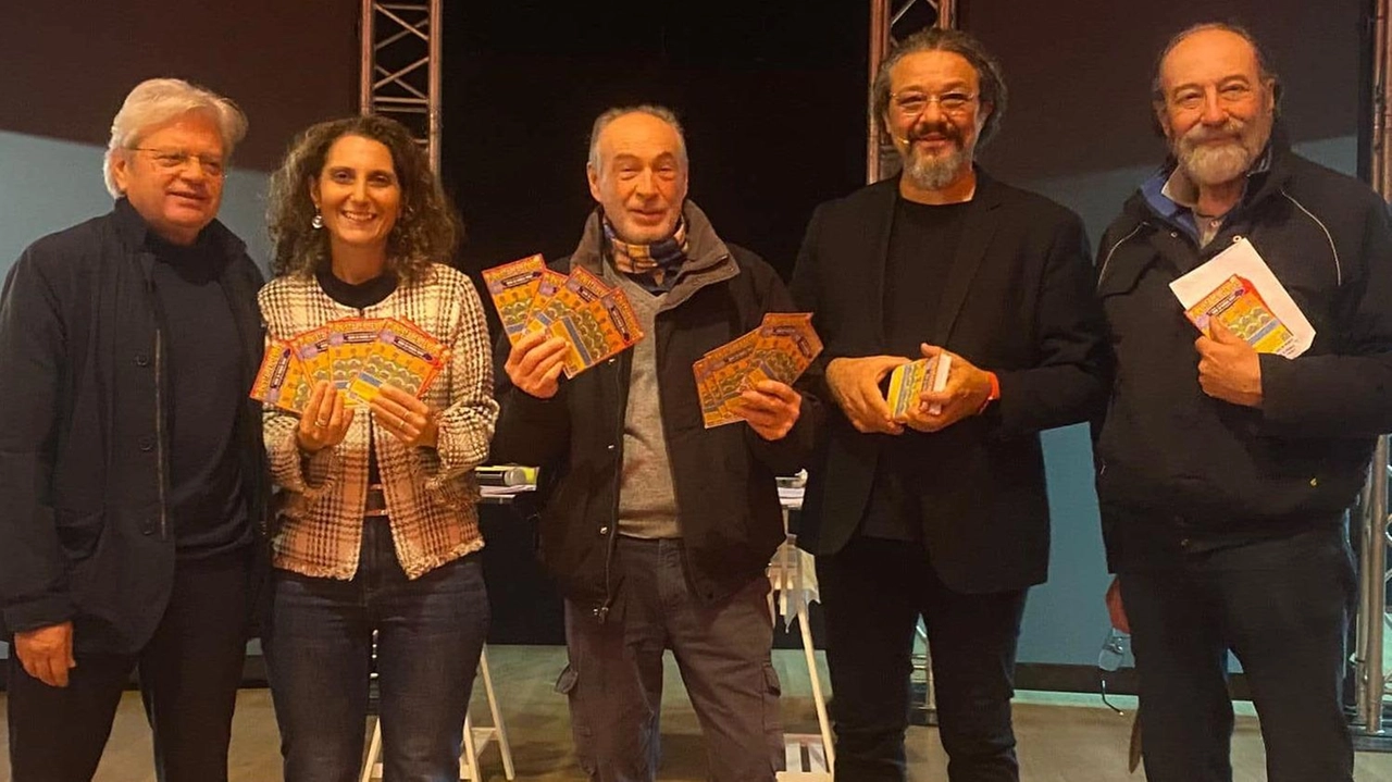 Dopo le nuove regole contro le slot-machine gli studenti di Cernusco «a lezione» in teatro sui rischi della dipendenza Dopo le nuove regole contro le slot-machine gli studenti di Cernusco «a lezione» in teatro sui rischi della dipendenza