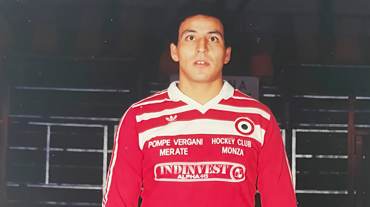 L’argentino era stato protagonista conquistando scudetti e coppe con le due squadre cittadine. Quasi dieci anni da giocatore e allenatore in Brianza, l’epico derby-scudetto e la bastonata che quasì lo accecò. L’argentino era stato protagonista conquistando scudetti e coppe con le due squadre cittadine. Quasi dieci anni da giocatore e allenatore in Brianza, l’epico derby-scudetto e la bastonata che quasì lo accecò.