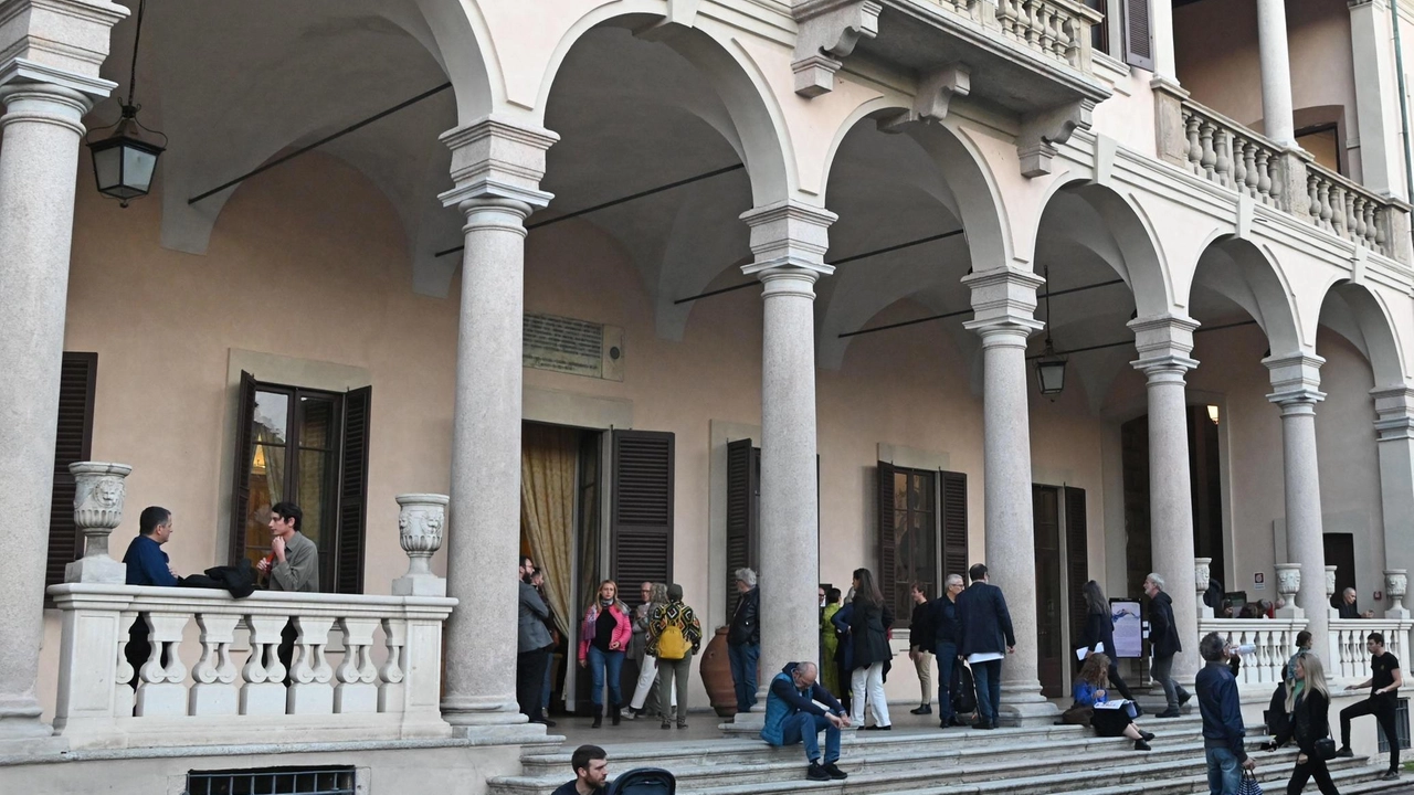 La prima grande mostra-mercato dei vini arriva a Cinisello Balsamo sabato e domenica. Per due giorni in Villa Ghirlanda Silva...