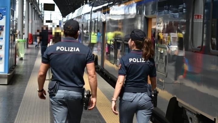Turista derubata del portafogli in ascensore in Centrale: ladre incastrate dalle telecamere
