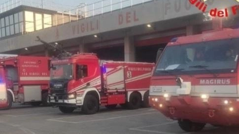 I mezzi dei vigili del fuoco al lavoro all’aeroporto di Montichiari I mezzi dei vigili del fuoco al lavoro all’aeroporto di Montichiari