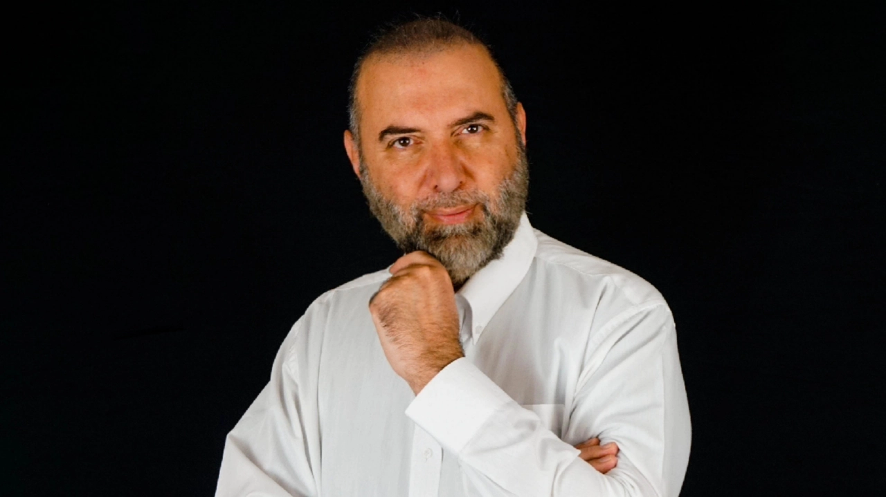Il cantautore, psicologo e terapeuta Adriano Formoso Il cantautore, psicologo e terapeuta Adriano Formoso