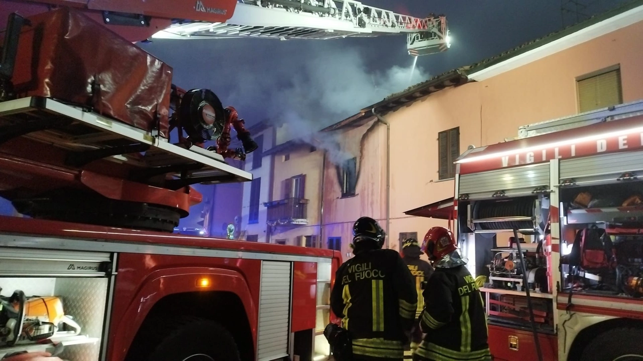 I vigili del fuoco in azione a San Genesio (Torres) I vigili del fuoco in azione a San Genesio (Torres)