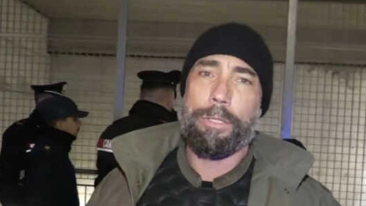 Vittorio Brumotti in uno dei tanti servizi televisivi per denunciare lo spaccio di droga Vittorio Brumotti in uno dei tanti servizi televisivi per denunciare lo spaccio di droga