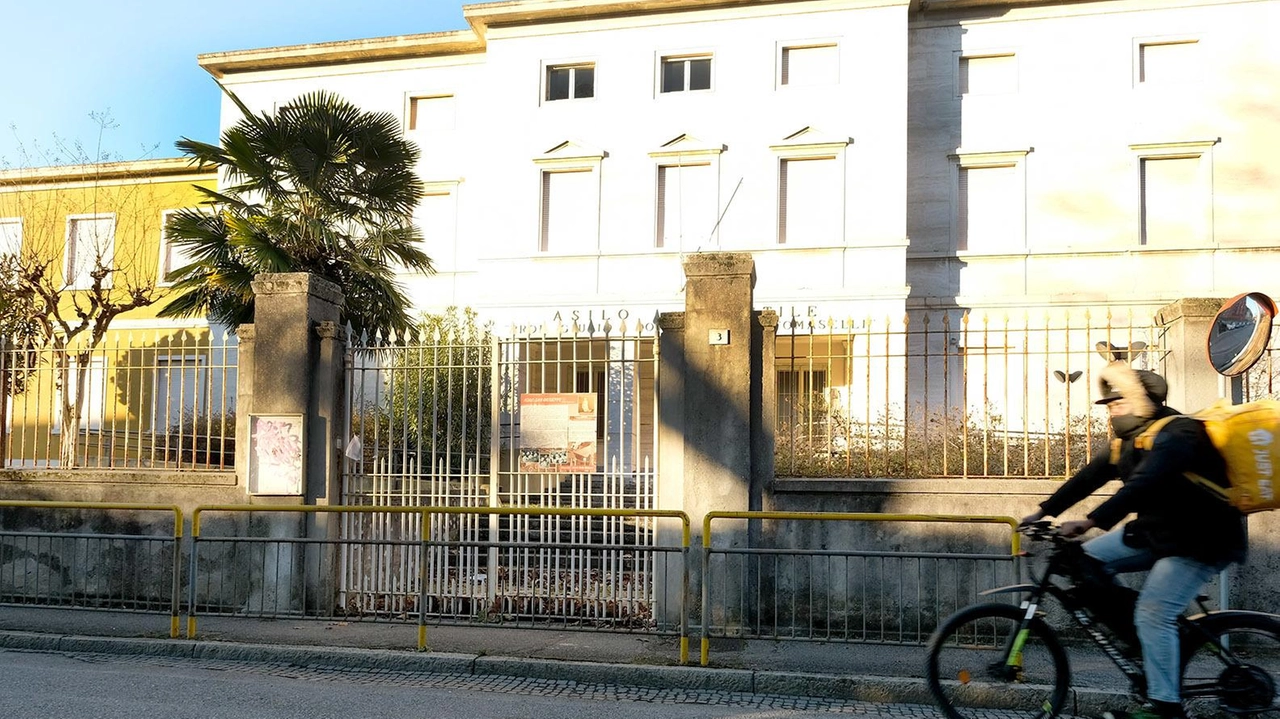 È polemica dopo il no della Regione a finanziare il progetto e la scelta del Comune di andare avanti lo stesso. Il sindaco invita il Pd a "non politicizzare il problema". Più duro il leghista Corbetta: strumentalizzazioni. È polemica dopo il no della Regione a finanziare il progetto e la scelta del Comune di andare avanti lo stesso. Il sindaco invita il Pd a "non politicizzare il problema". Più duro il leghista Corbetta: strumentalizzazioni.