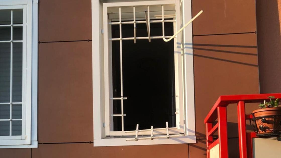 Gratosoglio, quarto furto in casa: sbarre piegate come fossero carta e cassaforte caricata su un bidone