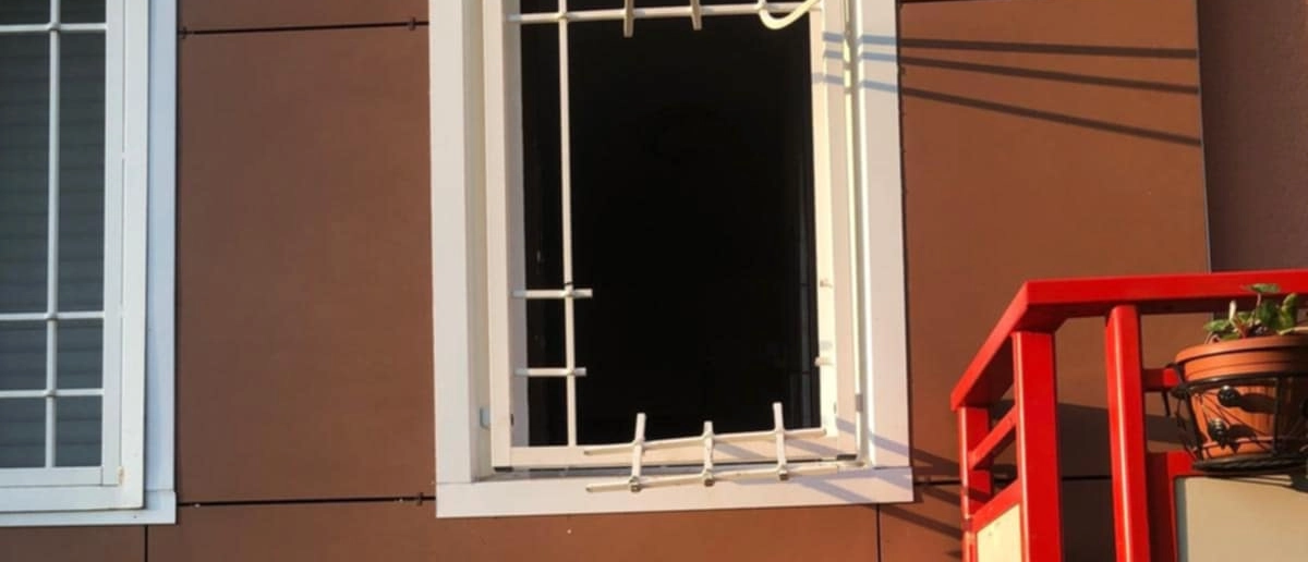 Gratosoglio, quarto furto in casa: sbarre piegate come fossero carta e cassaforte caricata su un bidone