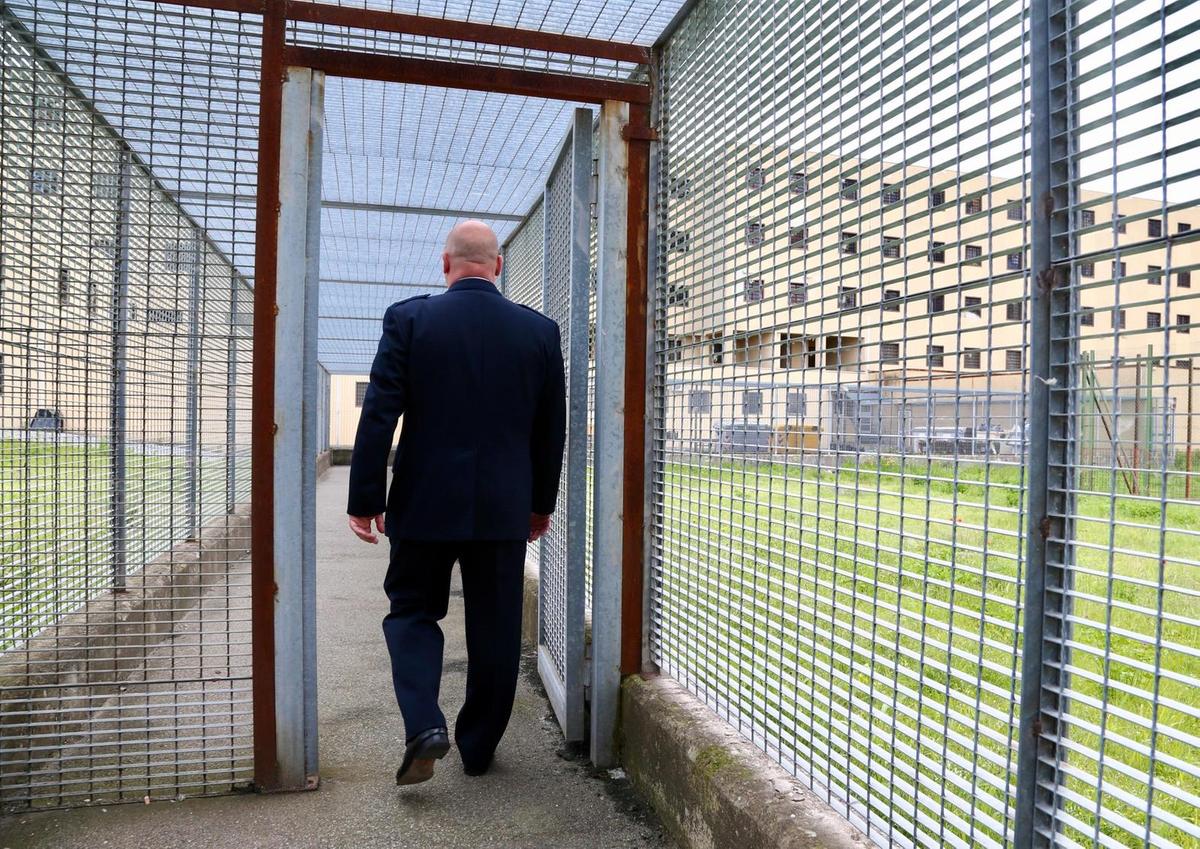 "Turni da quattordici ore nell’indifferenza totale". Gli agenti protestano "Turni da quattordici ore nell’indifferenza totale". Gli agenti protestano