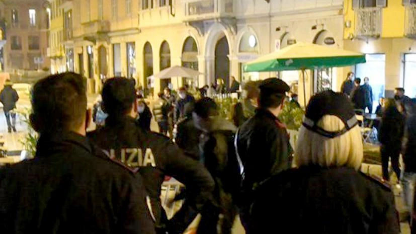 Poliziotti al lavoro nel centro storico