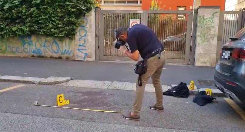 aggredito a coltellate in strada da una decina di persone 32enne in gravi condizioni