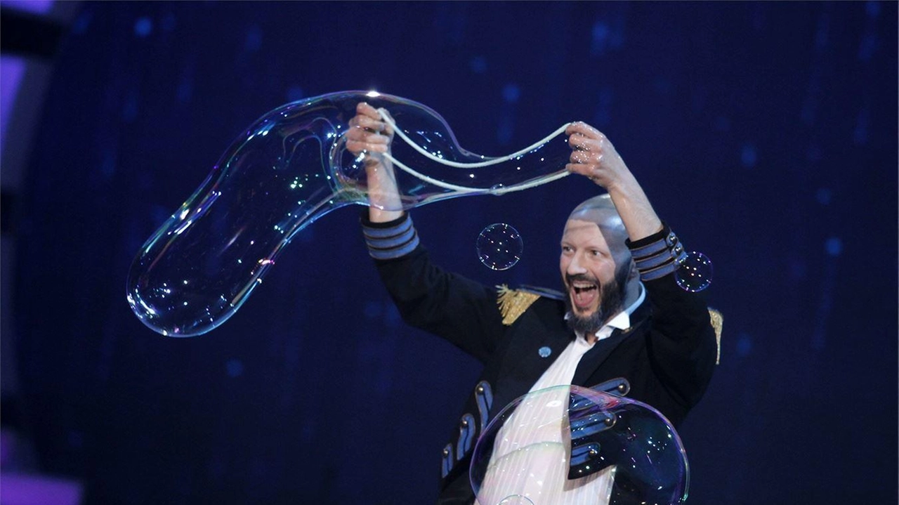 Le magiche bolle giganti di Billy Bolla al Parco Tittoni incanteranno grandi e piccini Le magiche bolle giganti di Billy Bolla al Parco Tittoni incanteranno grandi e piccini