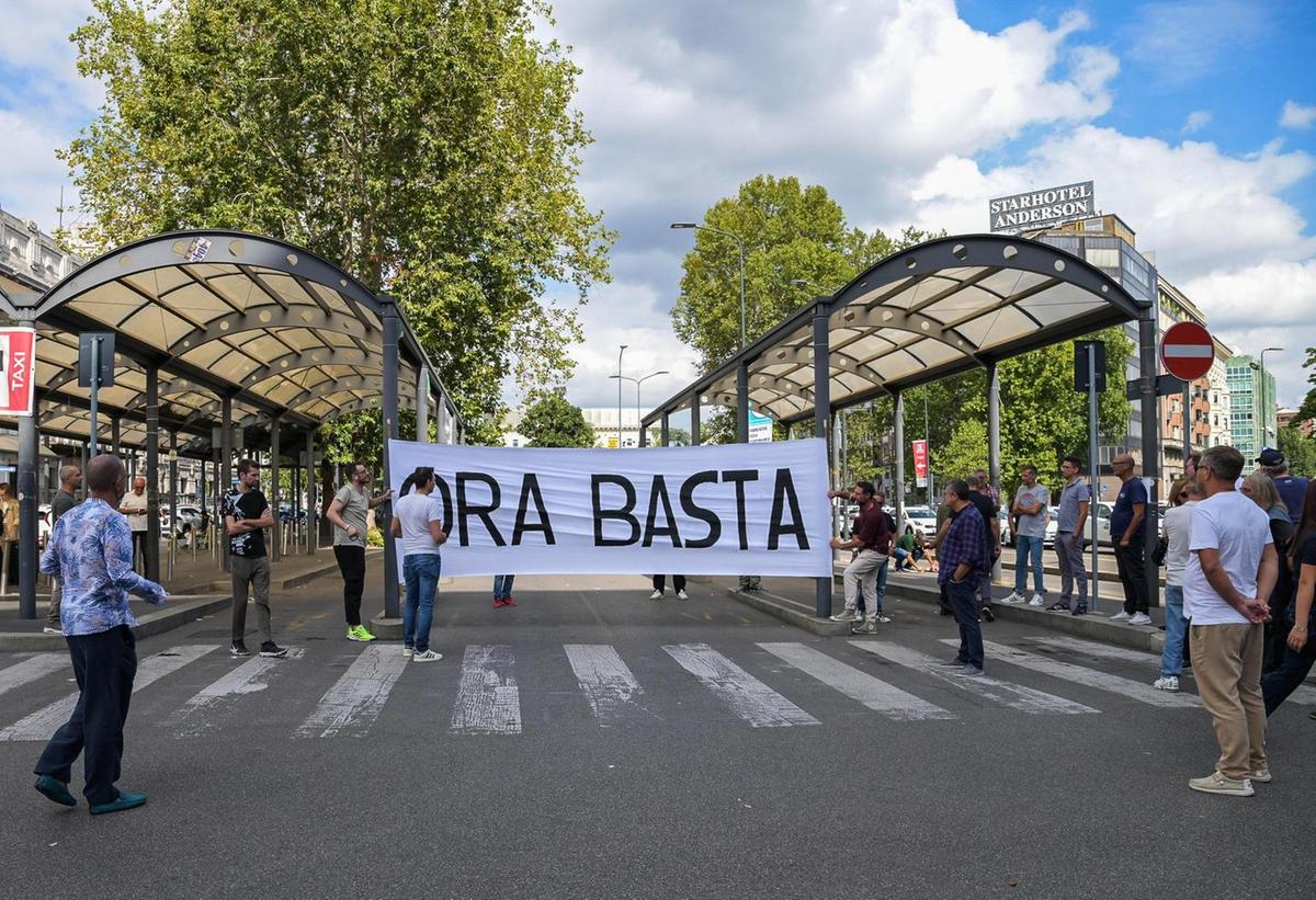 Taxi, si riparte. Ma la Fashion Week è a rischio