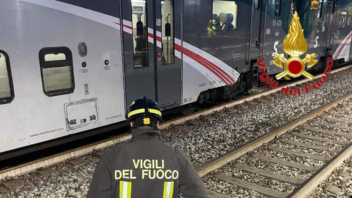 L'uomo è stato investito dal treni nei pressi della stazione di Vedano