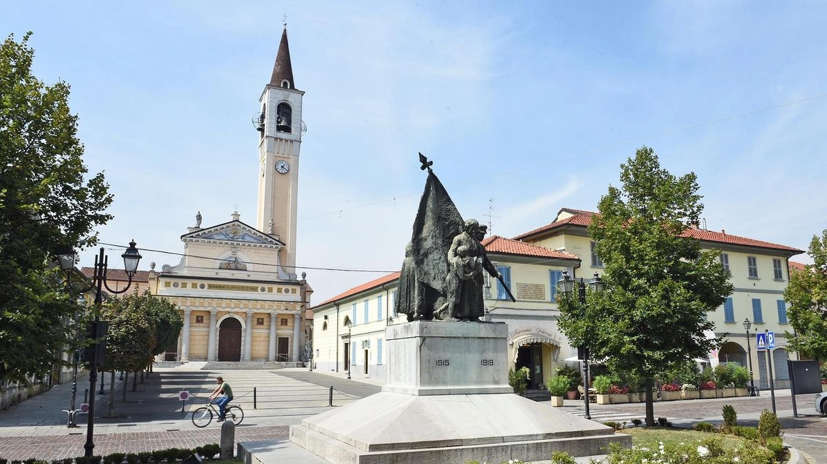 Sono troppe le auto che passano per il centro del paese, colpa anche dei lavori mai fatti per realizzare... Sono troppe le auto che passano per il centro del paese, colpa anche dei lavori mai fatti per realizzare...