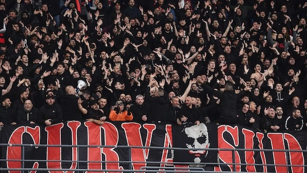 La Curva Sud, tradizionalmente riservata agli ultrà del Milan (www.imagephotoagency.it) La Curva Sud, tradizionalmente riservata agli ultrà del Milan (www.imagephotoagency.it)