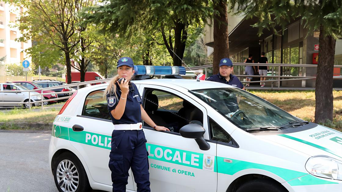 opera la tragedia della solitudine donna di 56 anni trovata morta in casa dopo due settimane scatta l8217autopsia