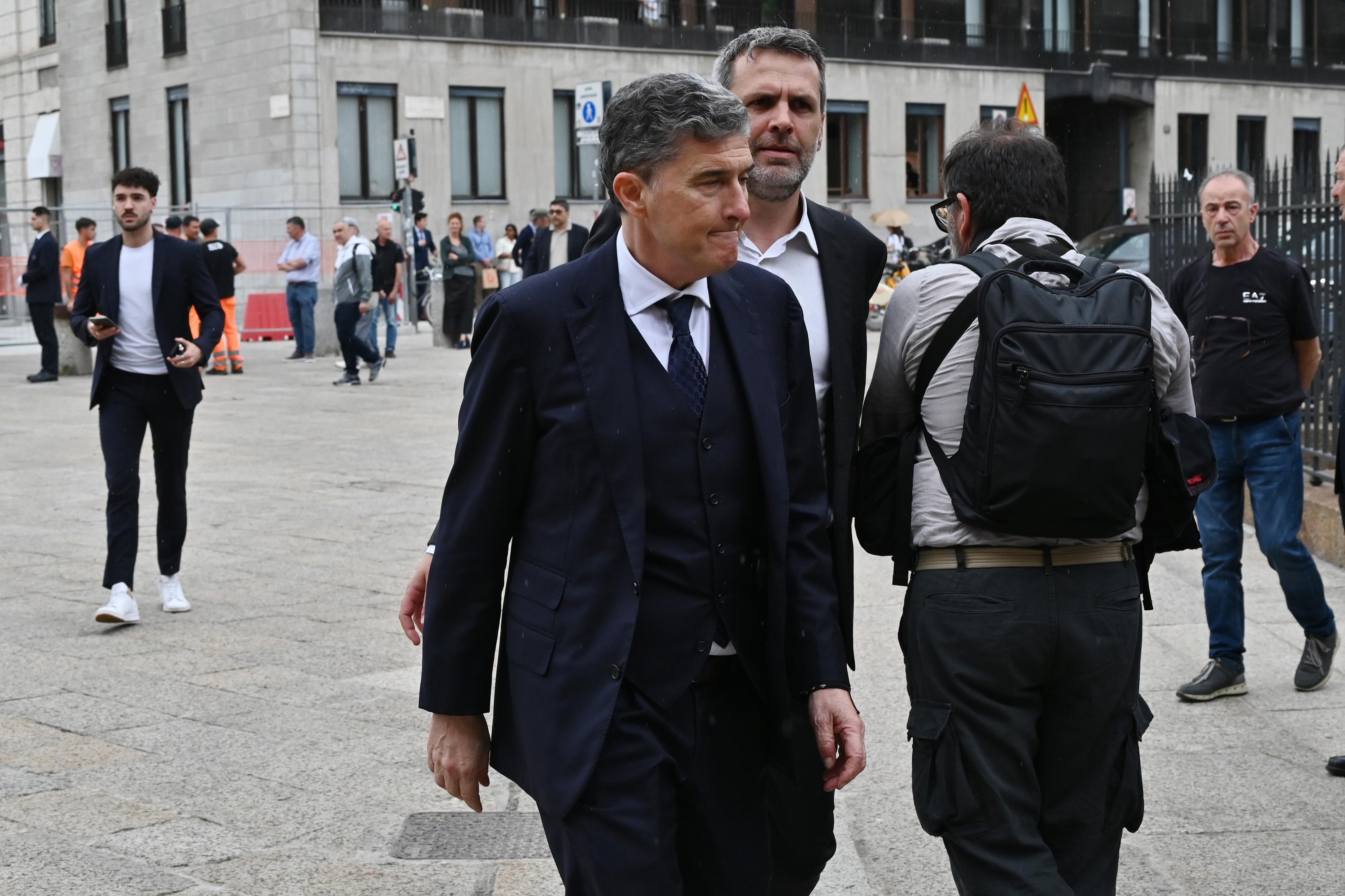Fondazione Fiera, il blitz di Pazzali che torna presidente. Il manager indagato per il caso Equalize si revoca l’autosospensione 7 mesi dopo Fondazione Fiera, il blitz di Pazzali che torna presidente. Il manager indagato per il caso Equalize si revoca l’autosospensione 7 mesi dopo
