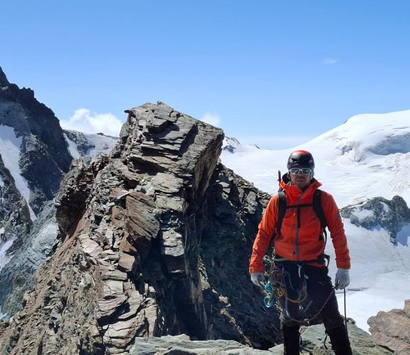 L’alpinista Luca Sinigaglia muore sul Pik Pobeda in Kirghizistan nel tentativo disperato di salvare la compagna di cordata
